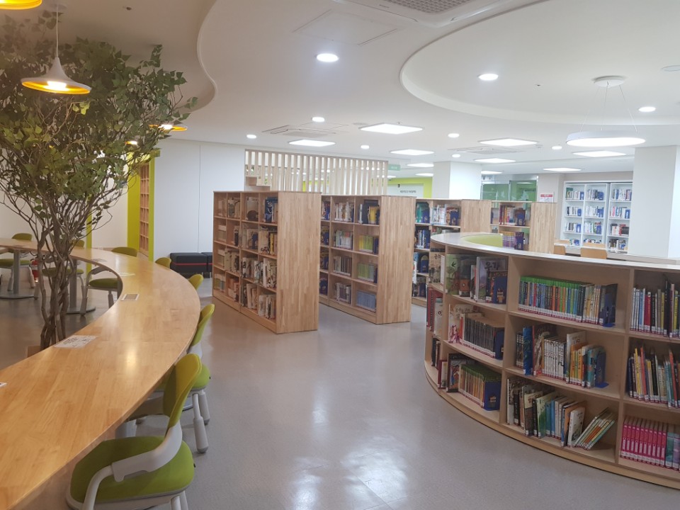 자료마당(일반열람실) 내부 사진